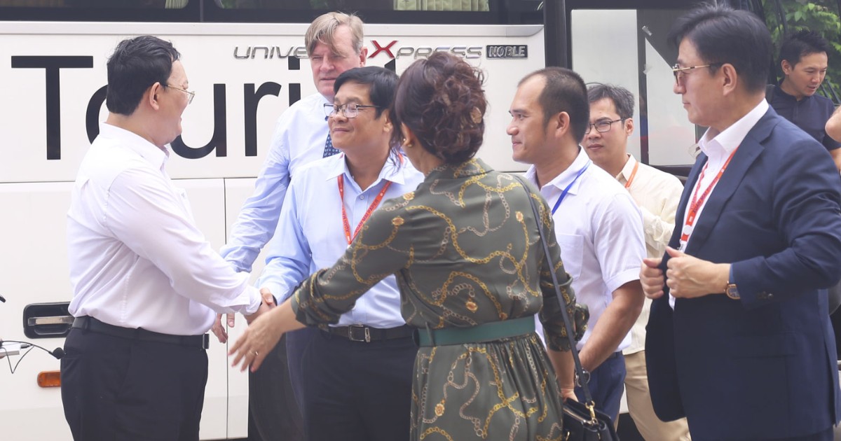 Đoàn đại biểu diễn đàn kinh tế TP.HCM 2023 đến thăm KCN Hiệp Phước | Khu Công Nghiệp Hiệp Phước