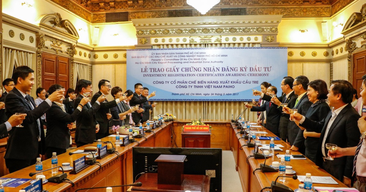 Hình ảnh lễ trao giấy chứng nhận Cầu Tre | Khu Công Nghiệp Hiệp Phước