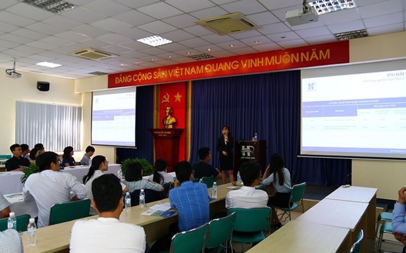 Chào Mừng Đoàn Học Viên Đại Học Fulbright Việt Nam Đến Tham Quan Khu Công Nghiệp Hiệp Phước | Khu Công Nghiệp Hiệp Phước