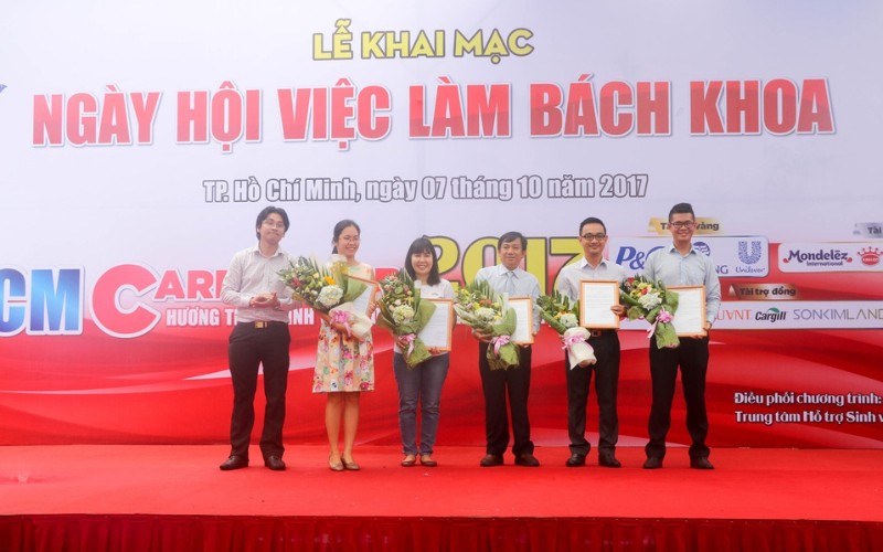 Hình Ảnh Lễ Trao Học Bổng Đại Học Bách Khoa | Khu Công Nghiệp Hiệp Phước