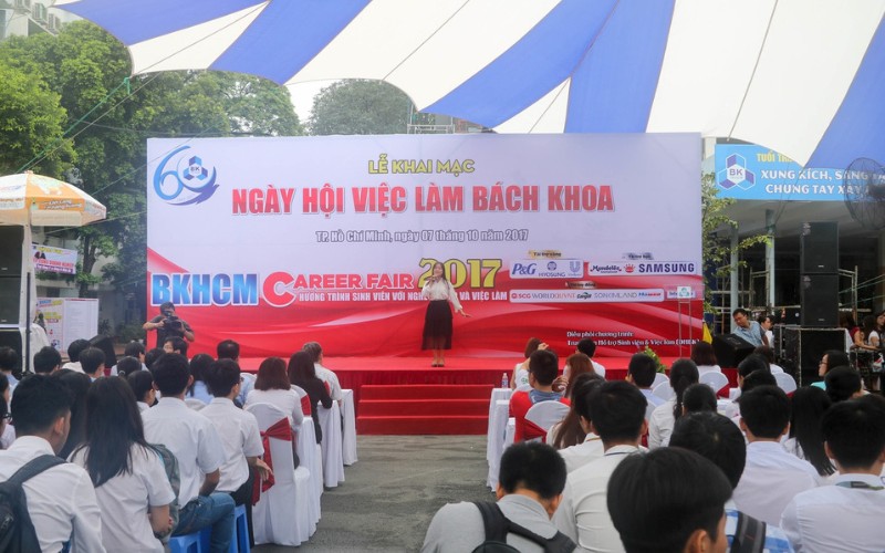 Hình Ảnh Lễ Trao Học Bổng Đại Học Bách Khoa | Khu Công Nghiệp Hiệp Phước