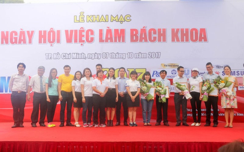Hình Ảnh Lễ Trao Học Bổng Đại Học Bách Khoa | Khu Công Nghiệp Hiệp Phước