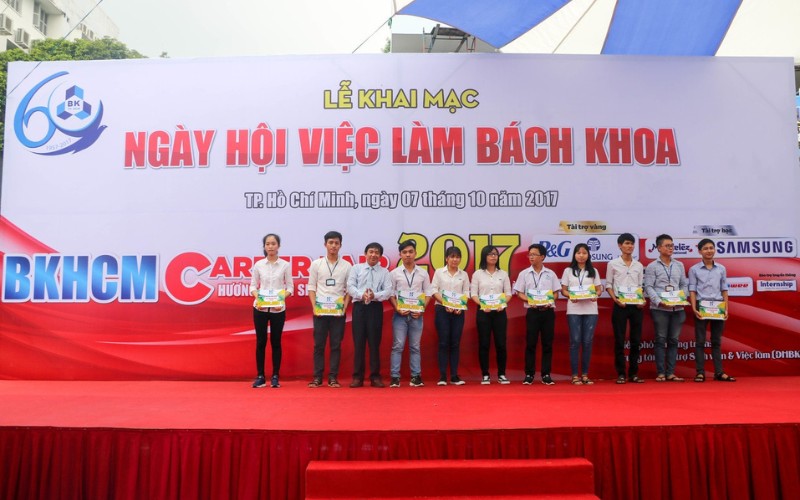 Hình Ảnh Lễ Trao Học Bổng Đại Học Bách Khoa | Khu Công Nghiệp Hiệp Phước