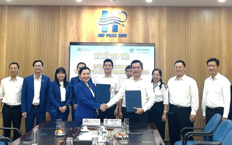 KCN Hiệp Phước đã ký kết hàng chục MOU với các trường Đại học để cùng nâng cao chất lượng nguồn nhân lực sản suất theo nhu cầu của Doanh nghiệp.