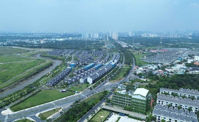 Đường Nguyễn Hữu Thọ hiện hữu sẽ được nâng cấp lên 10 làn xe, trong đó có 4 làn đi trên cao